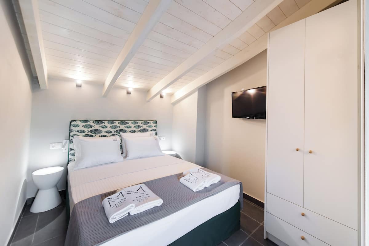 Dupleks Klasik, pemandangan kota | Tirai kedap cahaya, setrika/meja setrika, dan Wi-Fi gratis