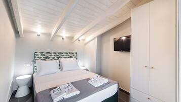 Classic Duplex, City View | Blackout curtains, iron/ironing board, free WiFi