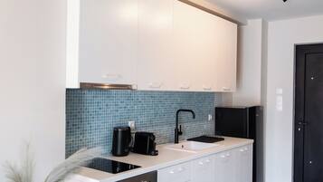 Classic Duplex, City View | Private kitchen