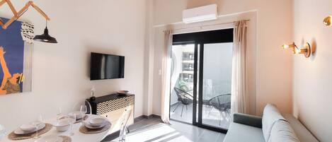 Classic Duplex, City View | Living area