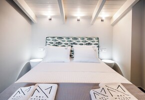 Cortinas blackout, tabla de planchar con plancha y wifi gratis
