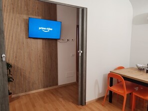 Dining - Rome Center-Vatican-San Pietro-Trastevere-2 Bedrooms-2 Bathrooms-Living Room Sofa Bed (Città del Vaticano)