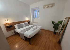 2 chambres, fer et planche à repasser, Wi-Fi gratuit, draps fournis
