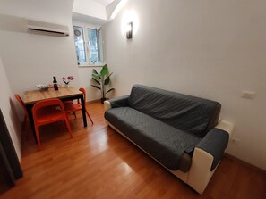 Smart TV - Rome Center-Vatican-San Pietro-Trastevere-2 Bedrooms-2 Bathrooms-Living Room Sofa Bed (Città del Vaticano)