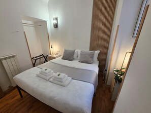 2 chambres, fer et planche à repasser, Wi-Fi gratuit, draps fournis