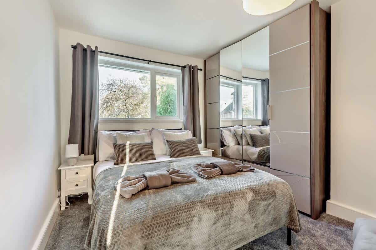 3 bedrooms, iron/ironing board, travel cot, free WiFi