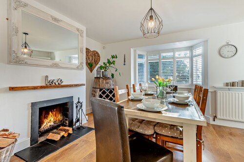 Rockford Cottage 3 Bed New Forest with Private Garden Close to Burley Sleeps 6