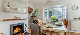 Rockford Cottage 3 Bed New Forest with Private Garden Close to Burley Sleeps 6