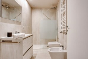 Shower, bidet - Hostmate - Milano - Imperia's Crystal- Romolo (Milano)
