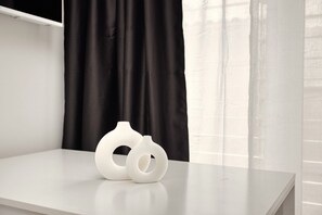 Miscellaneous - Hostmate - Milano - Imperia's Crystal- Romolo (Milano)
