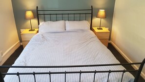 2 bedrooms, iron/ironing board, Internet