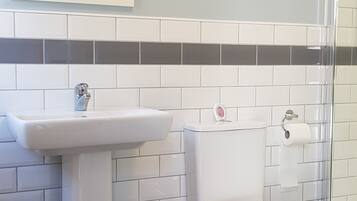 Dusj, hårføner, såpe og toalettpapir