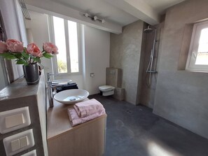 Hair dryer, towels, soap, toilet paper - Pointe Rouge à Marseille (Marseille)