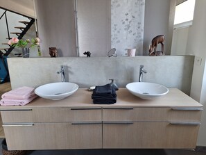 Hair dryer, towels, soap, toilet paper - Pointe Rouge à Marseille (Marseille)