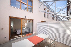 Outdoor dining - Architect's duplex loft 3 double bedrooms & 2 private parking spaces (Mulhouse)