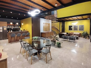 House - w Quiet 4BR Villa With Pool Terrace (Salas)