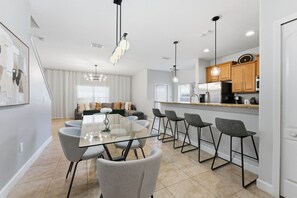 5 bedrooms, Internet - 8951 Disney Dreams Family Townhouse Near Park (Kissimmee)