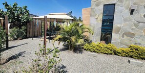 House - w Quiet 2BR Country Villa w Private Pool Games (Salas)