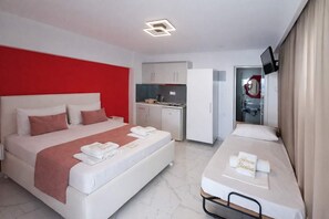 Apartment | Internet - Beachfront Double Room at House Blerina in Sarti (Sithonia)