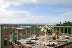 Outdoor dining - Beautiful apartment with superb port view in Bourgenay, 4 people (Talmont-Saint-Hilaire)