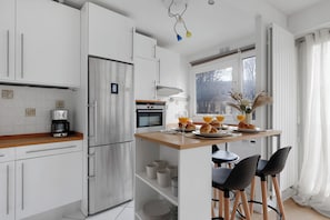Fridge, microwave, oven, stovetop