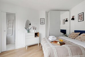 2 bedrooms, desk, iron/ironing board, travel cot