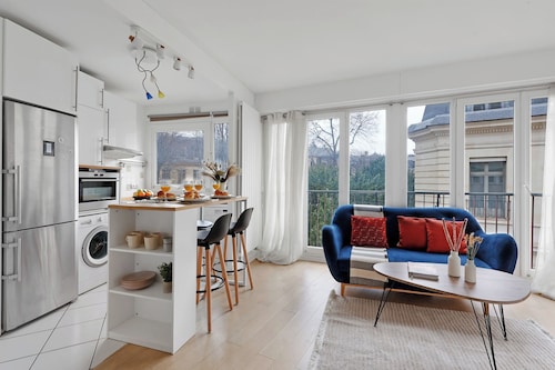 Chic 2BR for 4 by Champs-Élysées & Arc de Triomphe