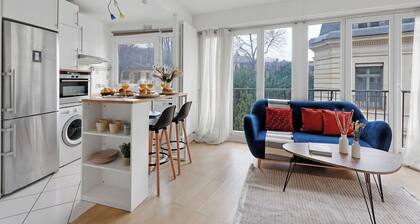 Chic 2BR for 4 by Champs-Élysées & Arc de Triomphe