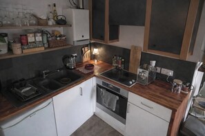 Fridge, microwave, oven, stovetop - 1 Bed Apartment - Sleeps 3 - Central London (London)