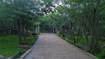 Loft, 2 Bedrooms, Accessible, Smoking | Garden