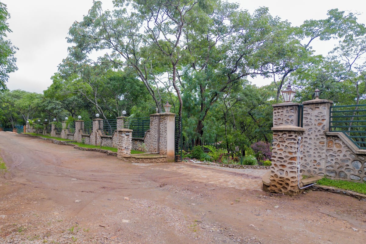 Loft, 2 Bedrooms, Accessible, Smoking | Property grounds