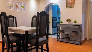 Loft, 2 quartos, acessível, para fumantes | Sala de jantar