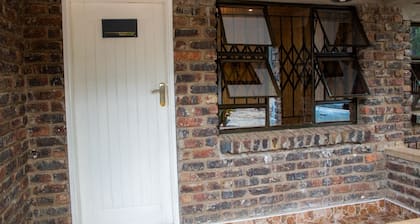 Darwendale Madhuva Lodge for one