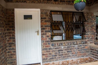 Darwendale Madhuva Lodge for one