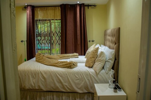 Chishongo Lodge for one