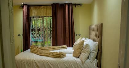 Chishongo Lodge for one
