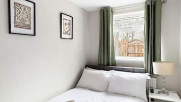 3 bedrooms, iron/ironing board, travel crib, free WiFi