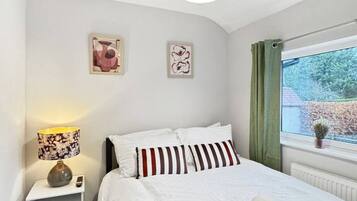 3 bedrooms, iron/ironing board, travel crib, free WiFi