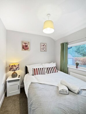 3 chambres, fer et planche à repasser, Wi-Fi gratuit, draps fournis