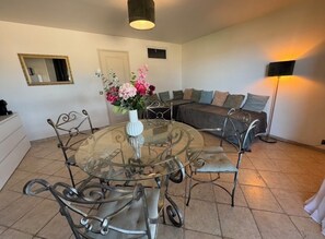 تناول الطعام