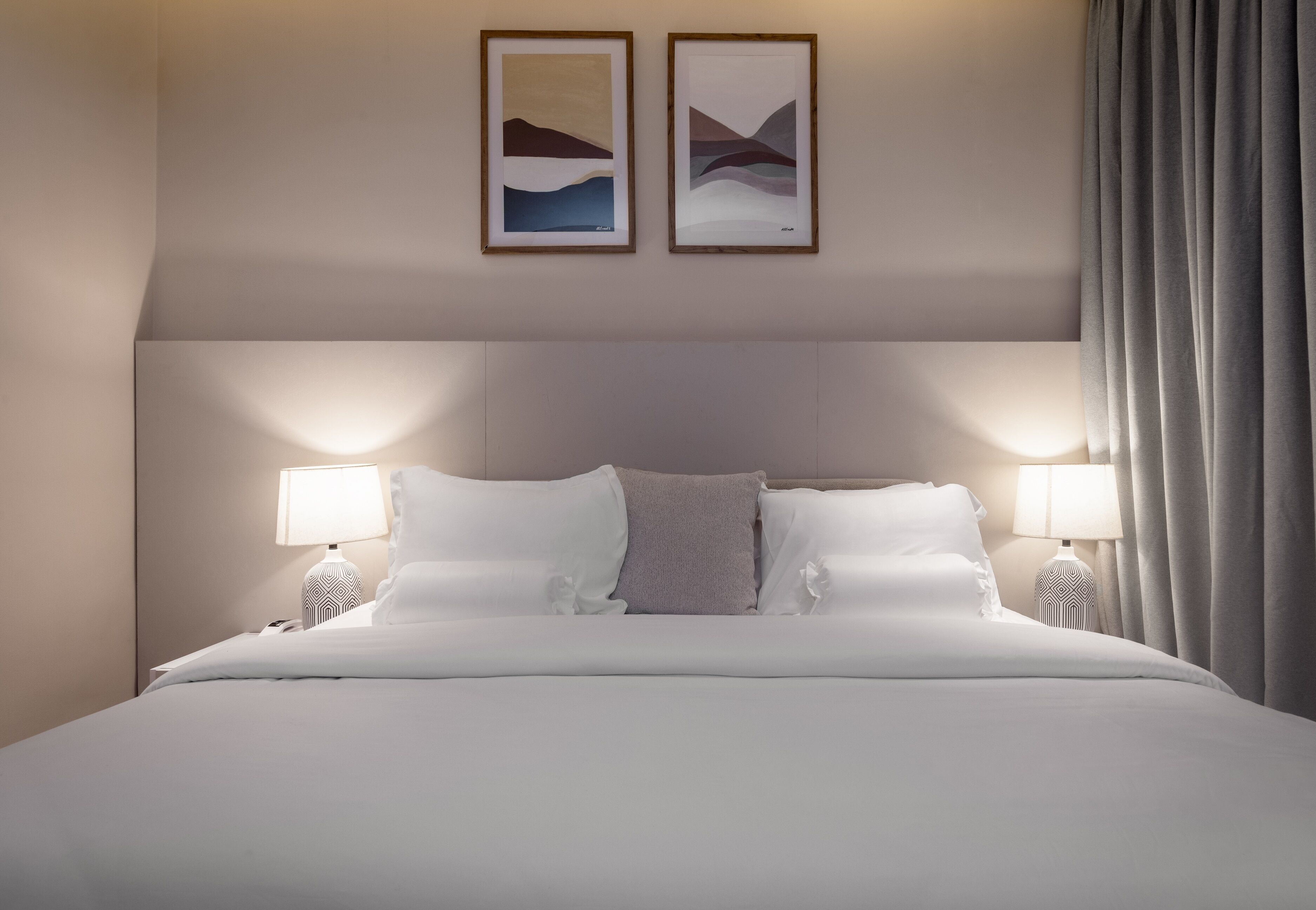 Executive Suite | Desk, free WiFi