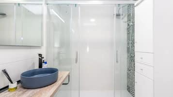 Comfort appartement, patio, uitzicht op tuin | Badkamer
