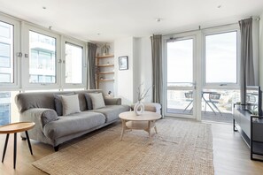 Living area - Modern 2 Bed Apt near Canary Wharf, ABBA & O2 (London)
