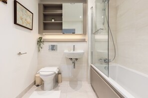 Hair dryer, soap - Modern 2 Bed Apt near Canary Wharf, ABBA & O2 (London)