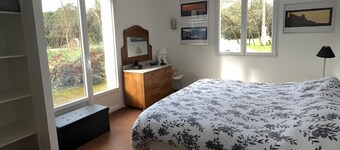 Guest Room Sous le Pin "Room 2" with Shared Terrace, Wi-Fi, and Air Conditioning!