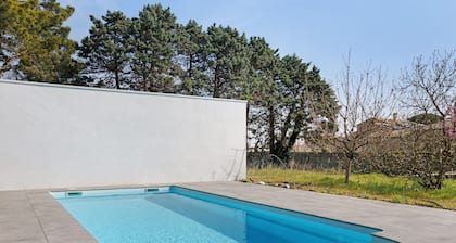 Guest Room Sous le Pin "Room 3" with Shared Terrace, Wi-Fi and Air Conditioning!