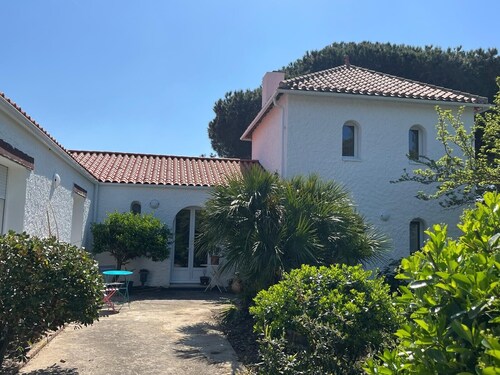 Guest Room Sous le Pin 'Room 5' with Shared Terrace, Wi-Fi, and Air Conditioning!