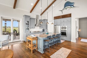 Fridge, microwave, oven, stovetop - 517 Tarpon Blvd - The Sunset Fripp (Fripp Island)