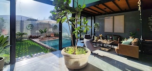 House - w Private 4BR Getaway With Pool Cinema (Salas)
