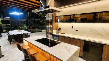 House | 4 bedrooms, Internet